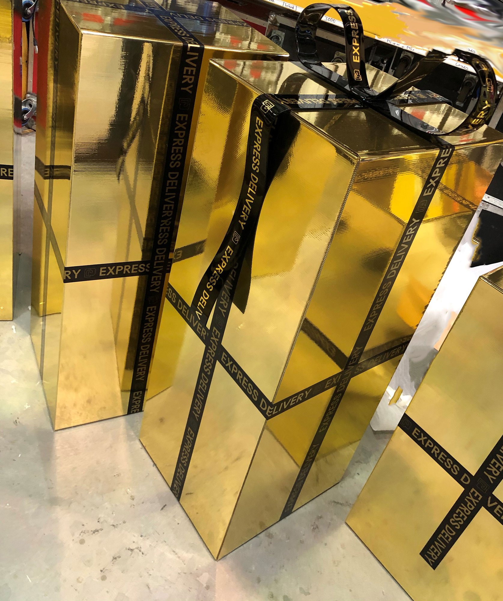 retail-promotion-paco-rabanne-fluted-gold-boxes-3