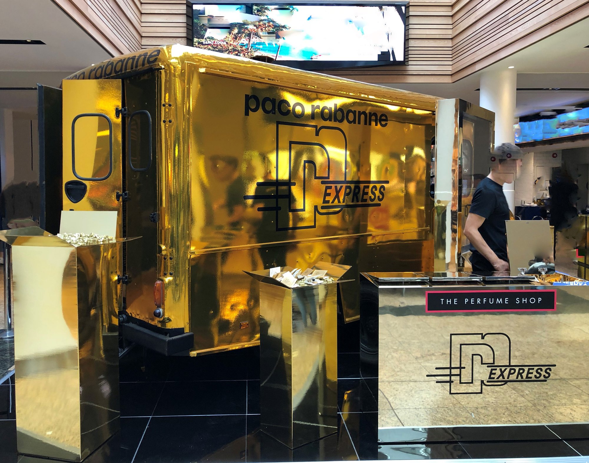 retail-promotion-paco-rabanne-fluted-gold-boxes