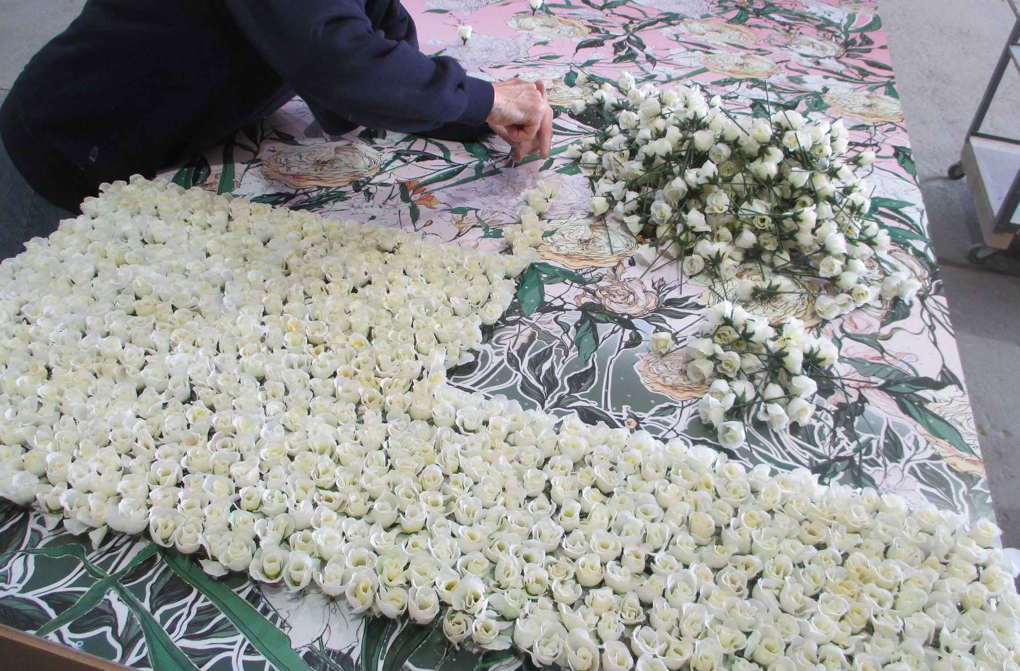 perudo-portfolio-harrods-flower-wall-1